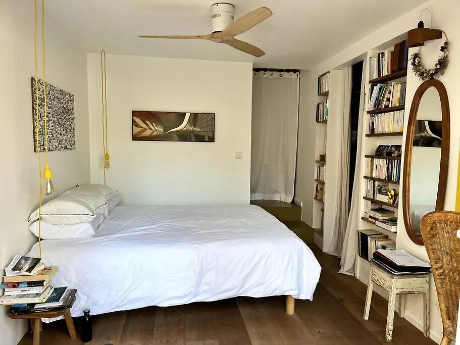 Maison 180 M2 Avec Bassin-Piscine En Bois A Vauban Marseille 0*,  Francie