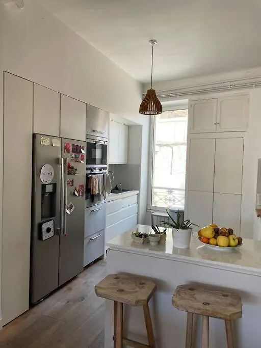 Maison 180 M2 Avec Bassin-Piscine En Bois A Vauban Marseille 0*,  Francie